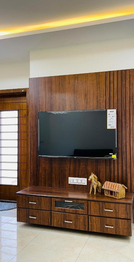 Luxurious 3 Bhk Villa In Bhuj - Shivani Homestay Eksteriør billede